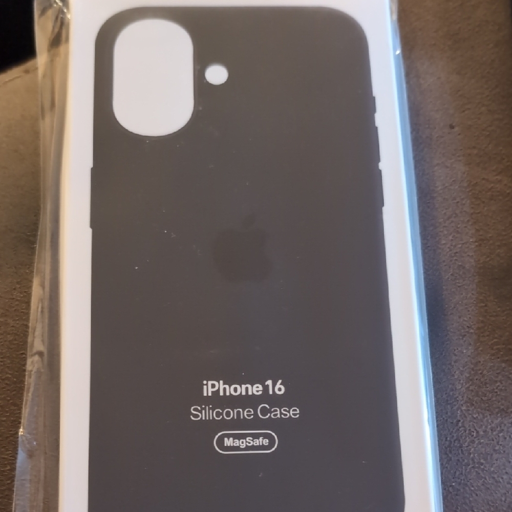 Apple iPhone 16 Silicone Case - Black